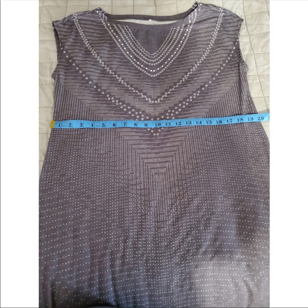 T-shirt dress - Picture 9 of 10